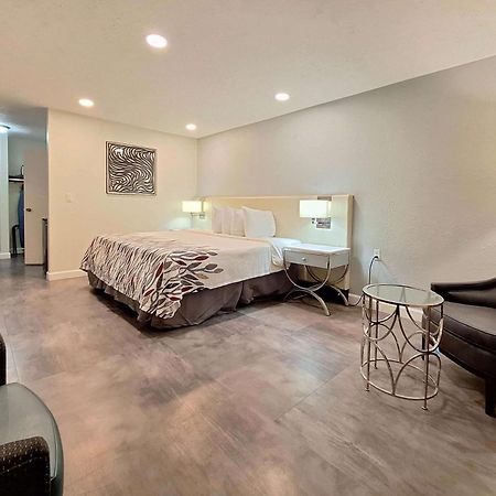 Travelodge By Wyndham Indianapolis Speedway Экстерьер фото