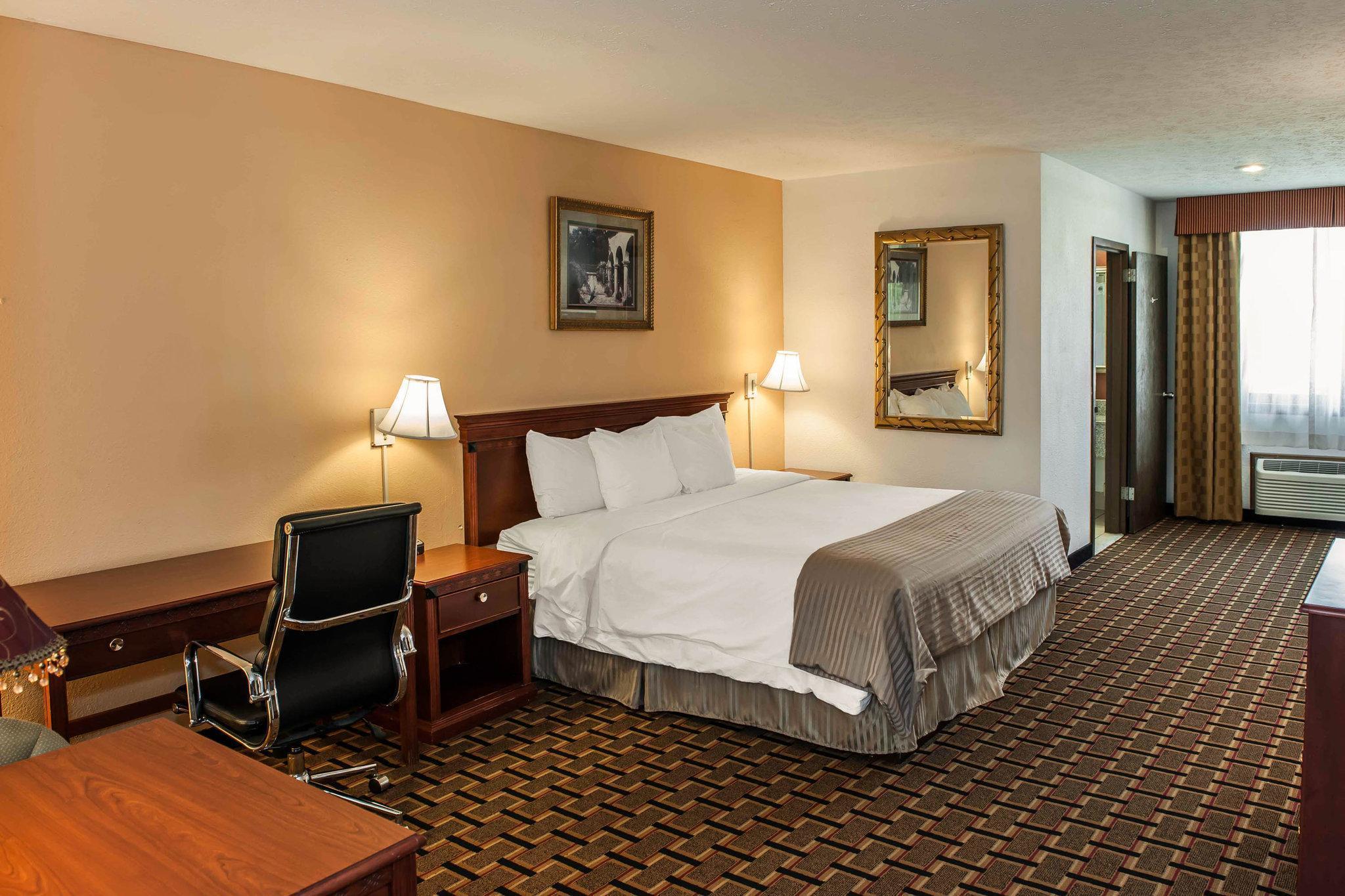 Travelodge By Wyndham Indianapolis Speedway Экстерьер фото