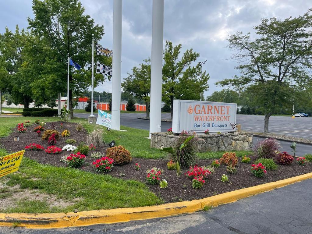 Travelodge By Wyndham Indianapolis Speedway Экстерьер фото