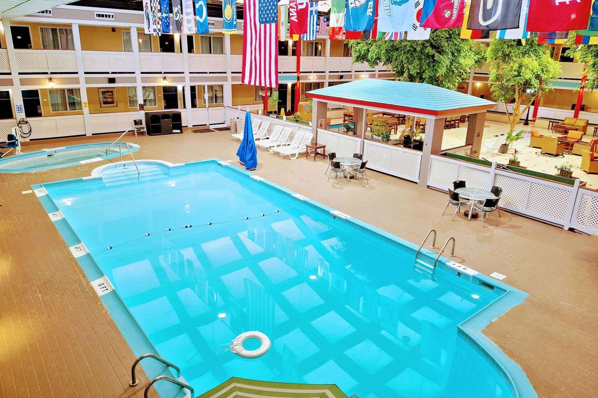 Travelodge By Wyndham Indianapolis Speedway Экстерьер фото