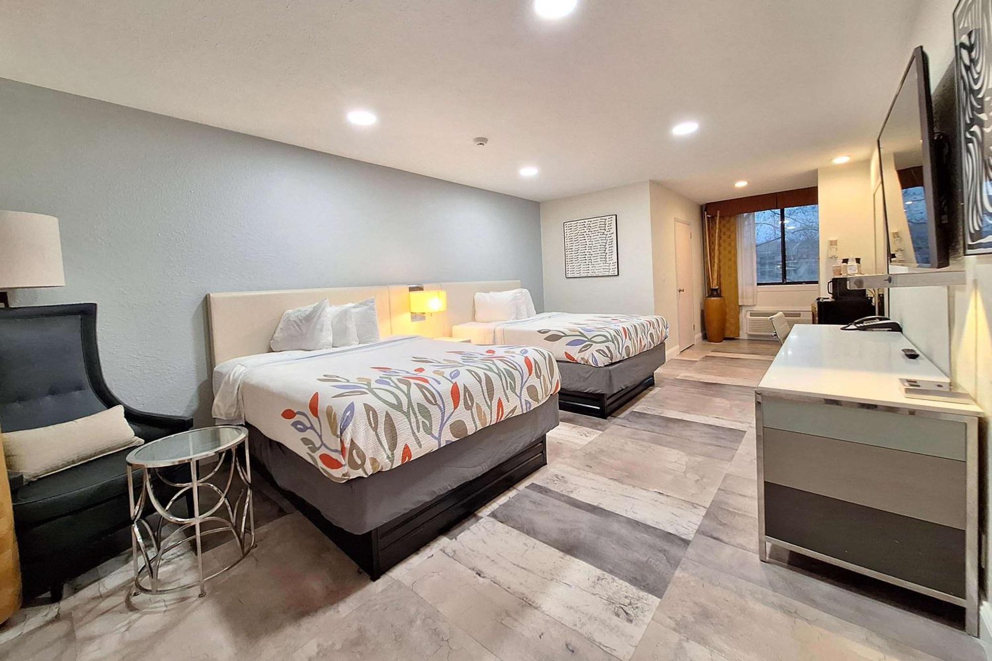 Travelodge By Wyndham Indianapolis Speedway Экстерьер фото