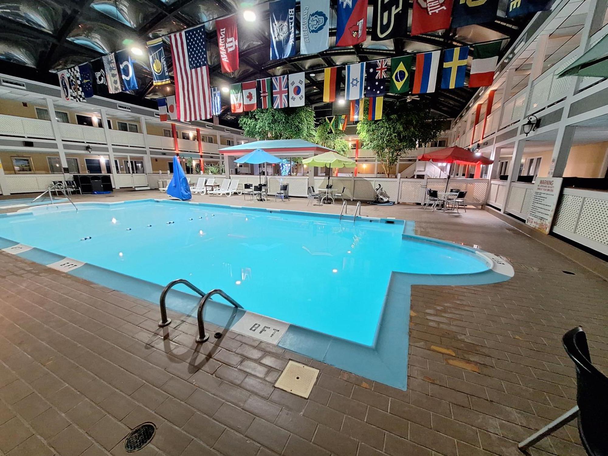 Travelodge By Wyndham Indianapolis Speedway Экстерьер фото