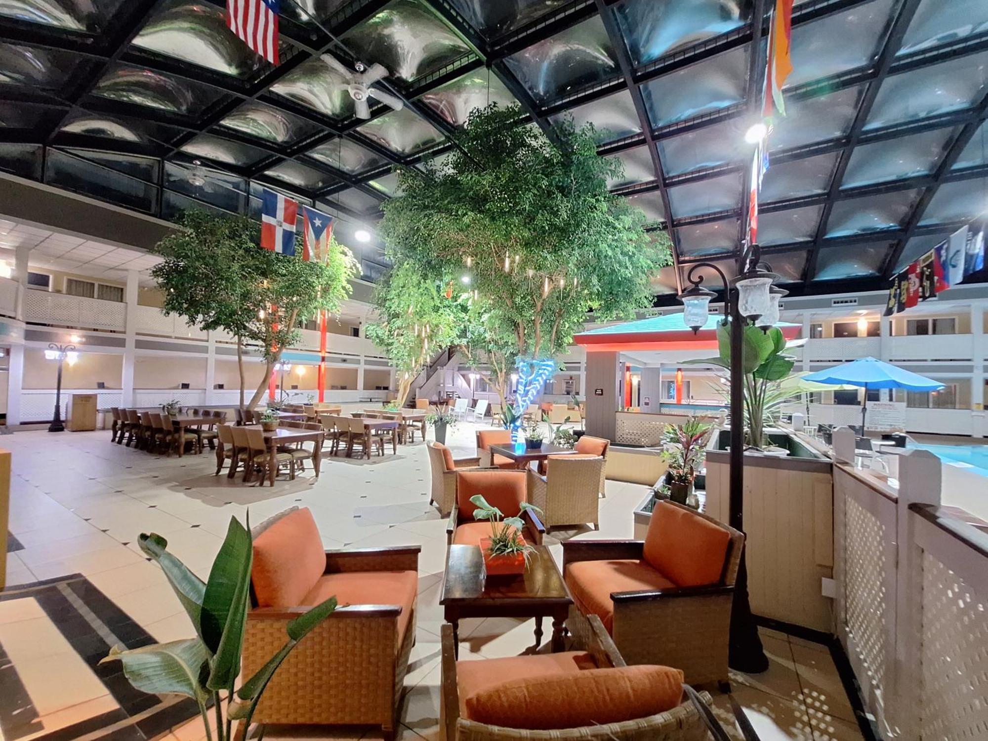 Travelodge By Wyndham Indianapolis Speedway Экстерьер фото
